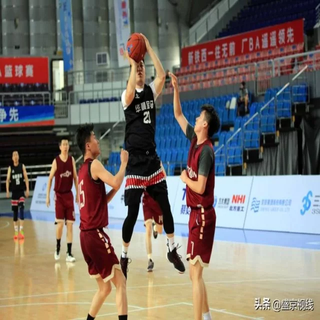 球迷热议与媒体聚焦下的热门体育动态解读